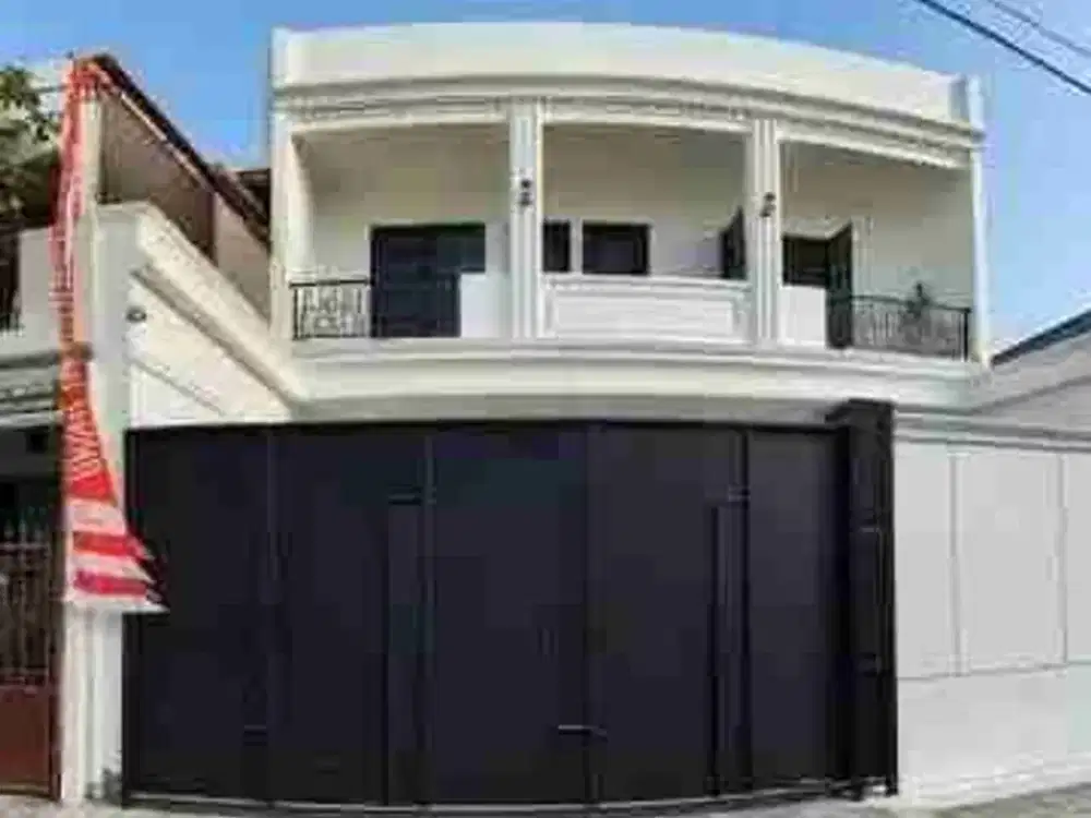 Rumah Cantik dan Besar Dekat Stasiun Jatinegara Jakarta Timur