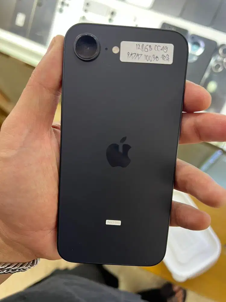 Iphone 16e 128 digimap bh 100 garansi febuari 2027