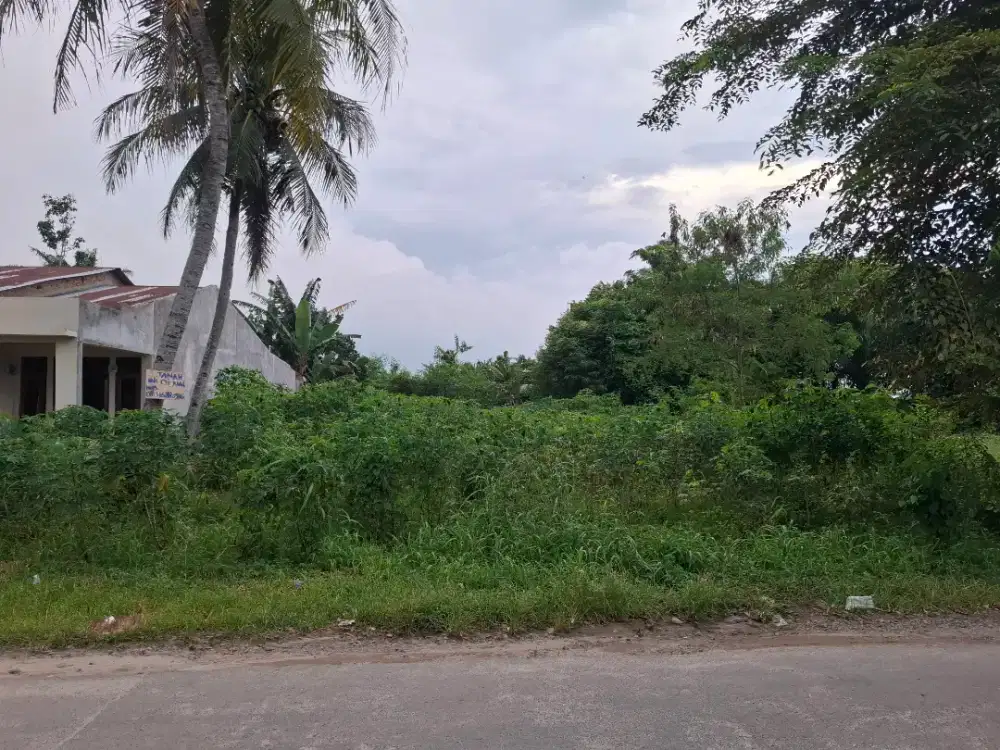 Tanah kosong pinggir jalan