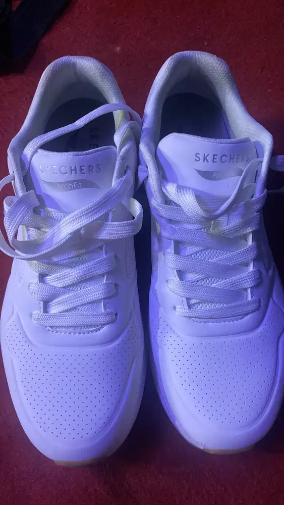 BU jual sepatu skechers warna putih uk 43