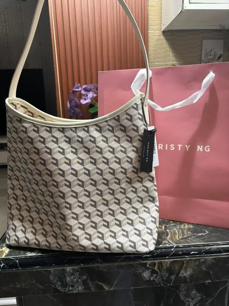 Di jual Cristyng bag large white