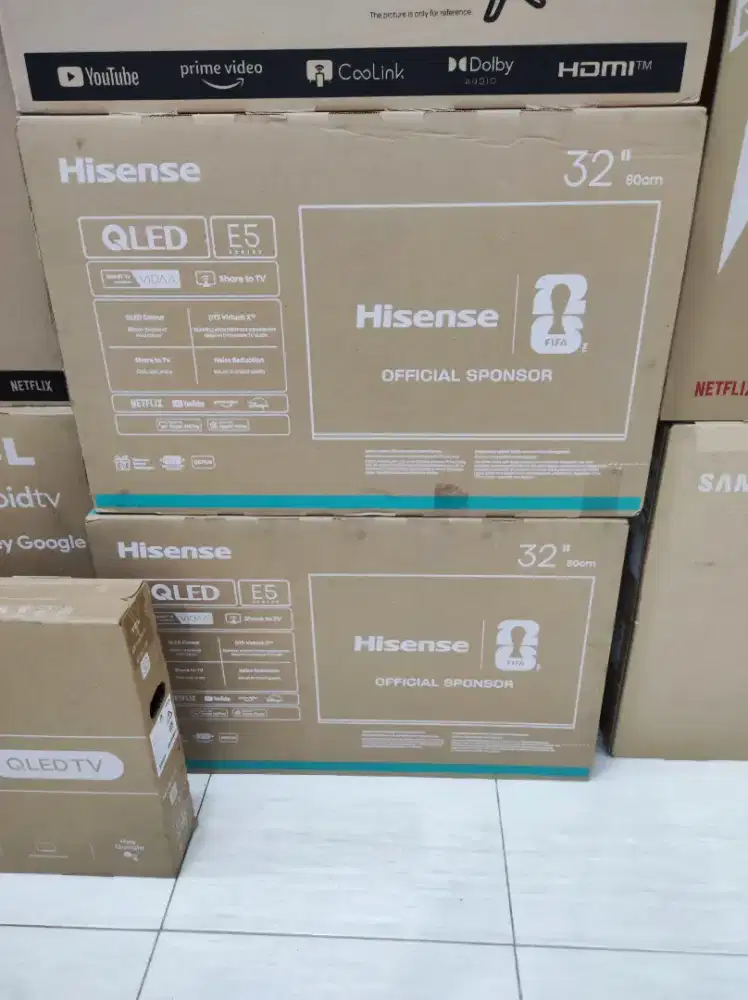 Hisense 32 in smart Tv Qled