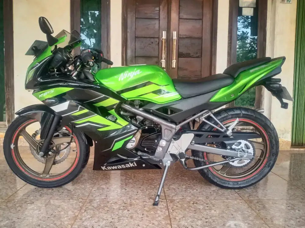 Kawasaki ninja rr new 2015 istimewa