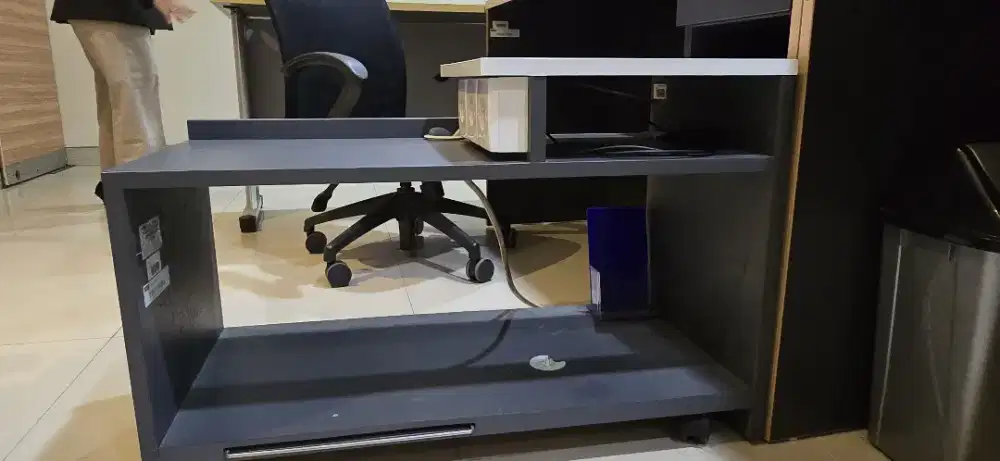 Meja kerja kantor