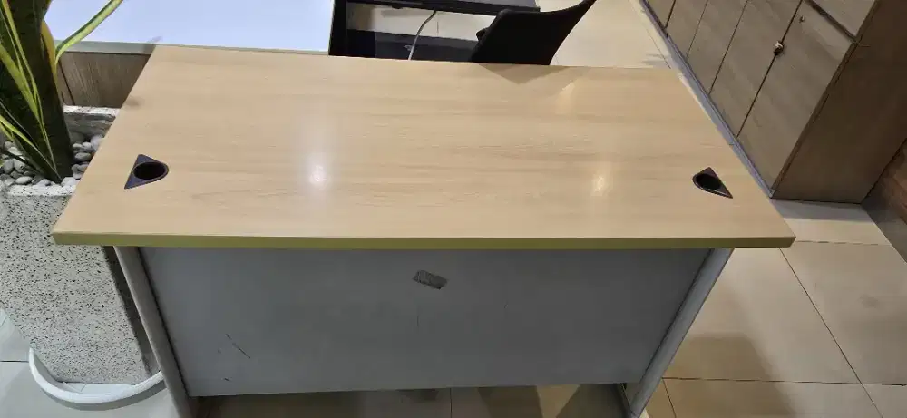 Meja kerja belajar