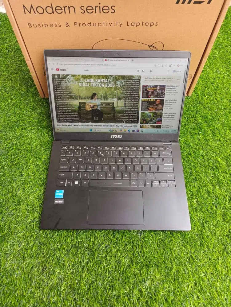 msi modren 14 c12 fullset  proc i3 gen 12 ram 8 gb ssd 256 gb