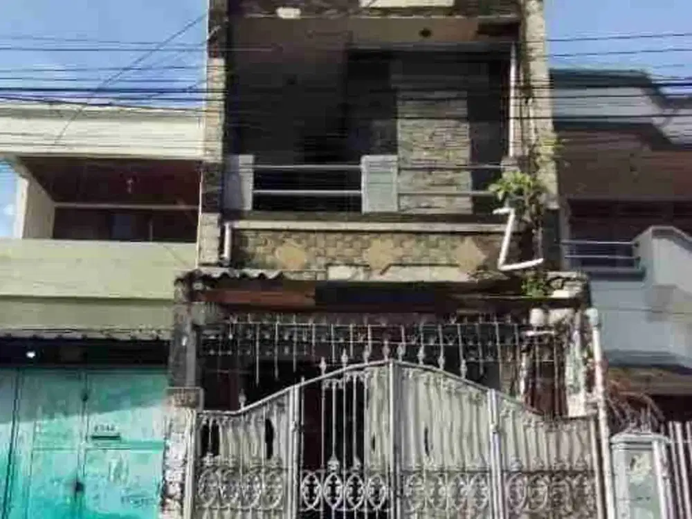 RUMAH DI JL MOH SALEH 1 KRAMAT JAKARTA PUSAT