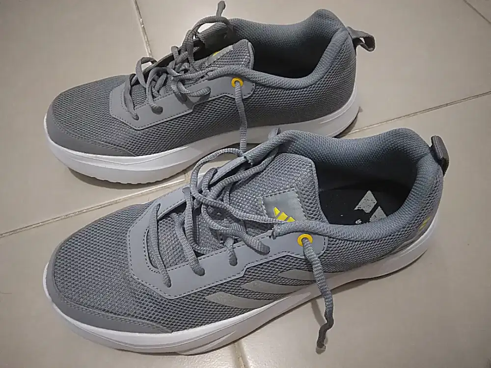 Sepatu / sneakers Adidas # 42