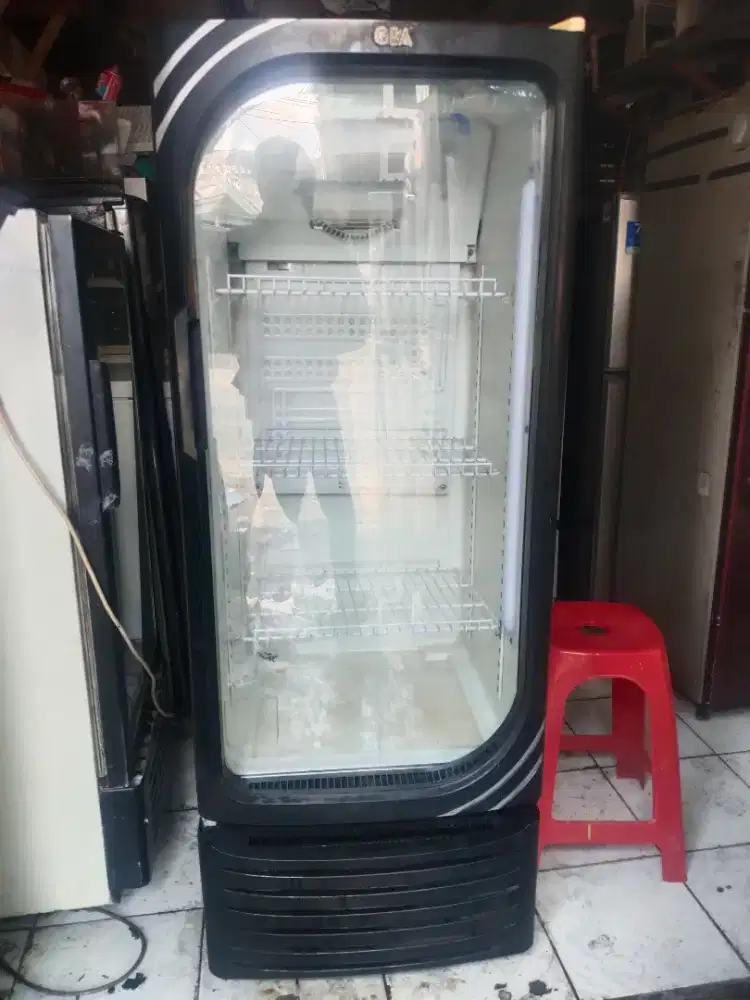 Showcase gea oval normal dingin siap pakai
