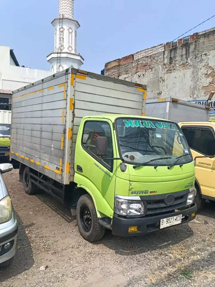Hino Dutro 110SDL engkel Long box 15 kubik 2012