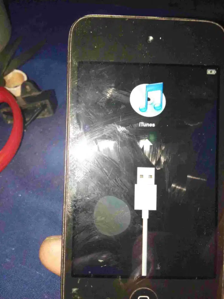 Ipod touch gen 4 8GB minusnya lcd tompel & akun kosong