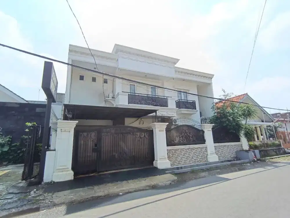Rumah 2Lt Dengan Private Pool di Tebet Timur, Hanya 5 Menit Ke Tol Tebet