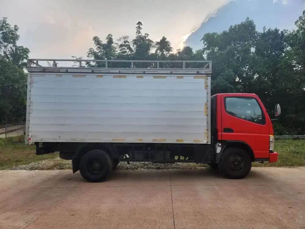 Truk Mitsubishi Colt Diesel FE 73 Canter PS 110 Box Th. 2010