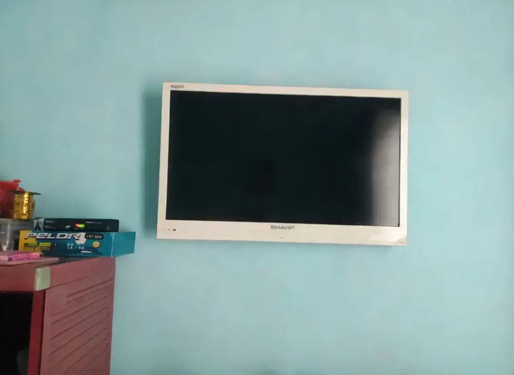 Tv LED HDMI merk Sharp ukuran 32 Inch Lengkap dengan STB