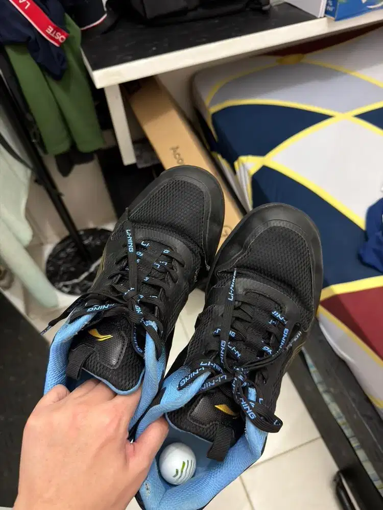Sepatu lining 43