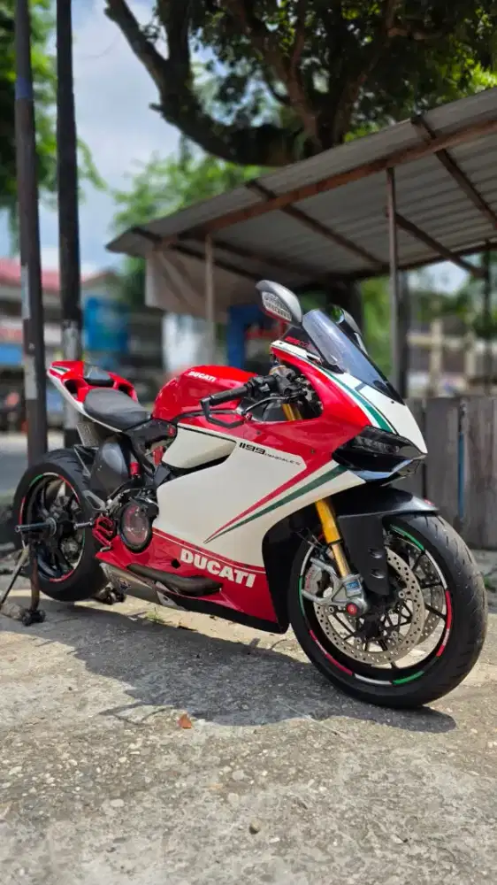 Ducati panigale 1199S TRICOLORE 2012 ori full paper