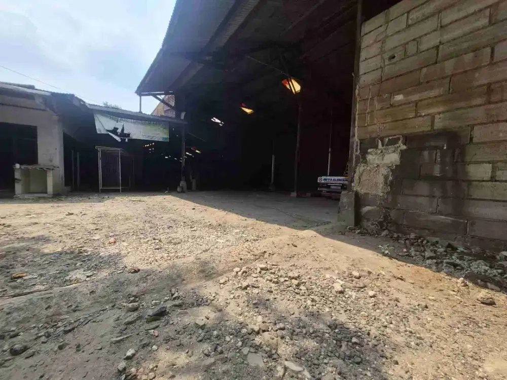 Gudang luas 1700m disewakan di Pondok Bambu, Duren Sawit, Jaktim