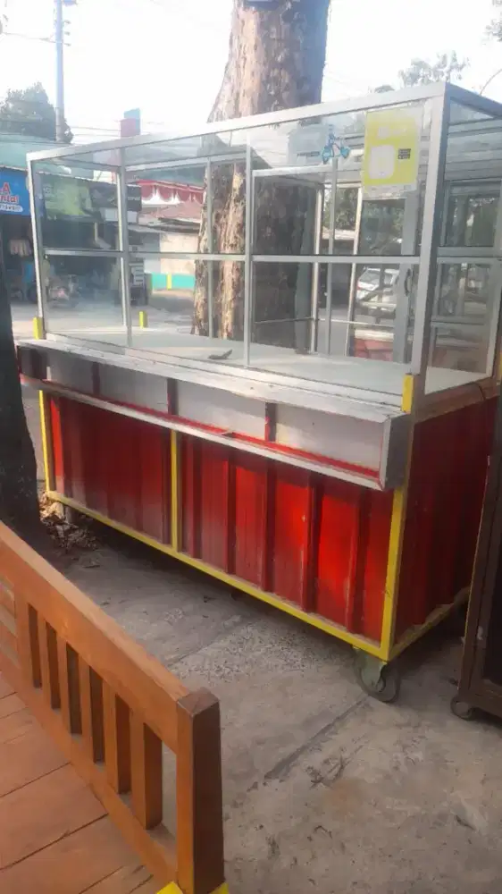 Dijual etalase Makanan Besar