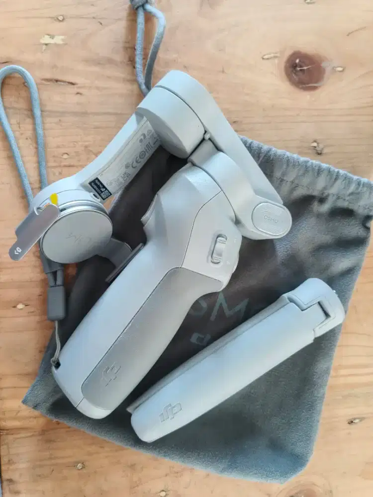 DJI Osmo Mobile 4 Gimbal HP - Mulus Normal 100%