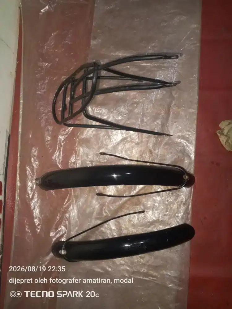 Boncengan dan spakbor untuk sepeda ukuran 20