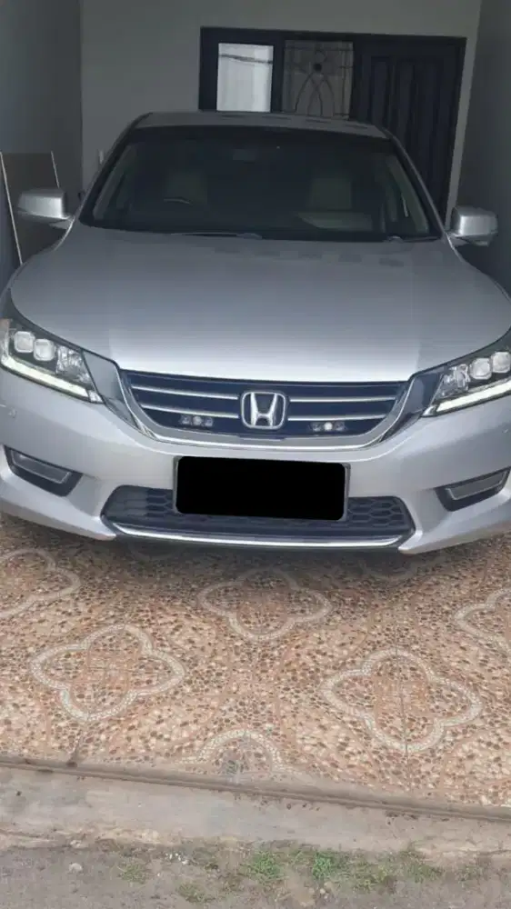 Honda Accord VTI-L 2.4 Automatic 2013 Bensin
Abu-abu muda metalik