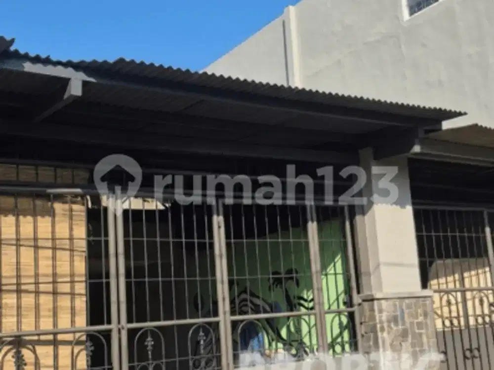 Rumah 2.5 Lantai Barata Jaya Surabaya - Rm211apd