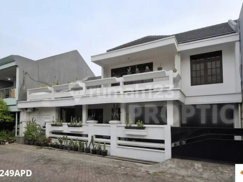Rumah 2 Lantai Taman Pondok Indah Surabaya - Rm249apd