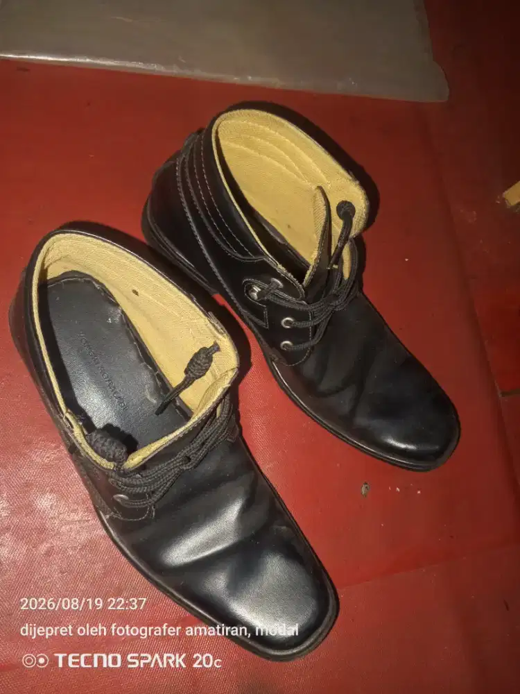 Sepatu kulit YONGKI KOMALADI ukuran 42