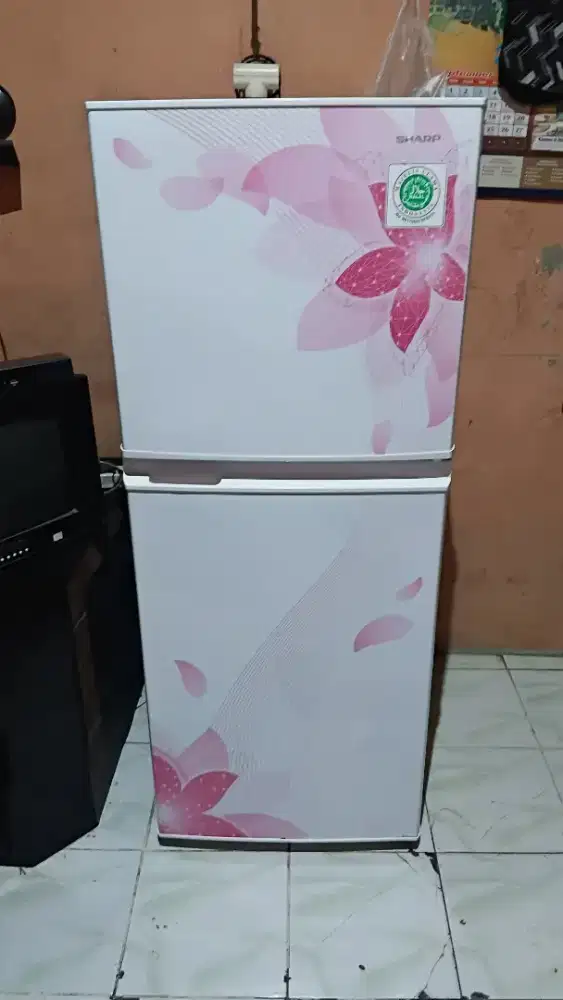 Kulkas sharp 2 pintu belum perna service nominus