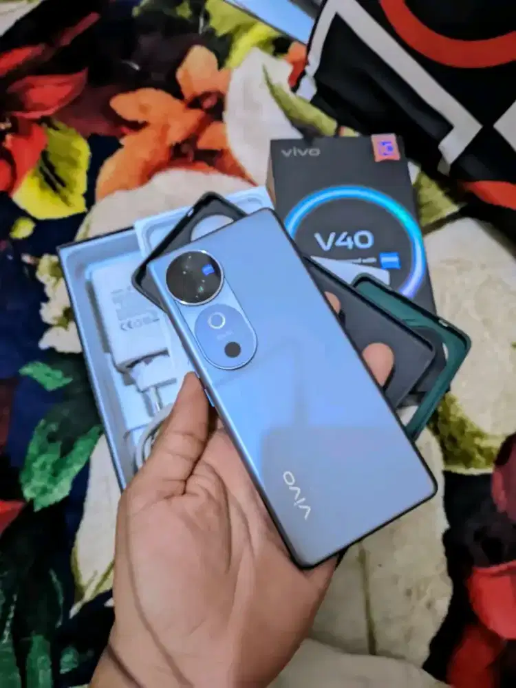 Vivo v40 5g 12/256 silver