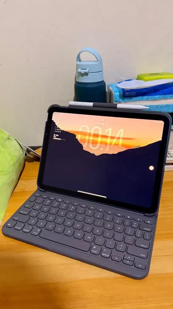 Logitech Slim Folio Keyboard Case for iPad 10th Gen & A16 - Second