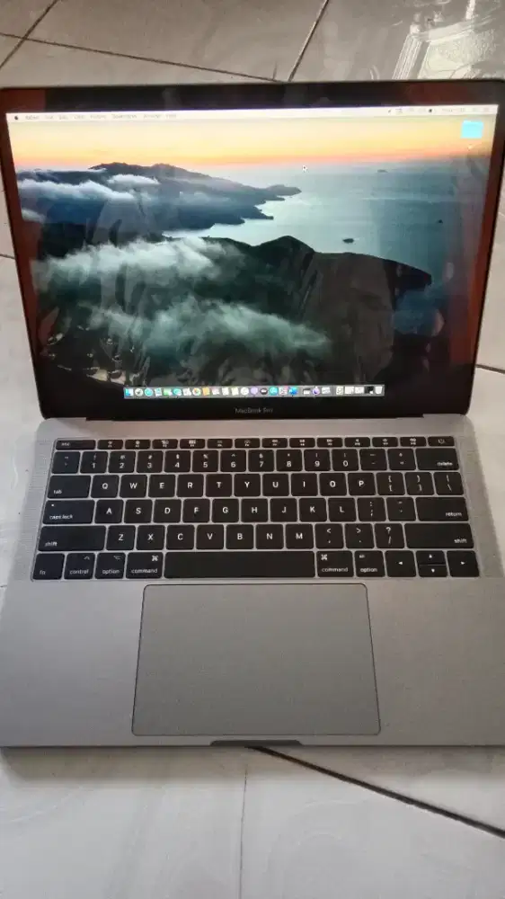 MacBook bagus dan mulus bisa kirim ke seluruh Indonesia COD mayangan