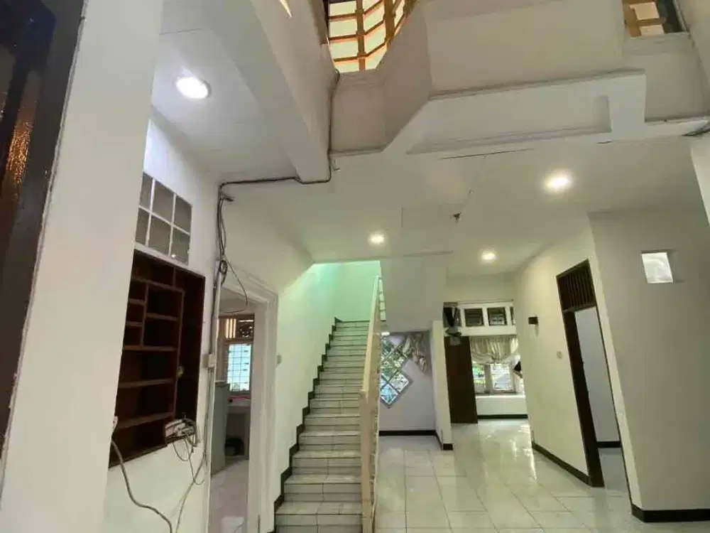 Disewakan Rumah 2 Lantai Pinggir Jalan Utama Cocok Untuk Usaha Cafe, Resto, Online Shop di Citra Garden 2 - Jakarta Barat