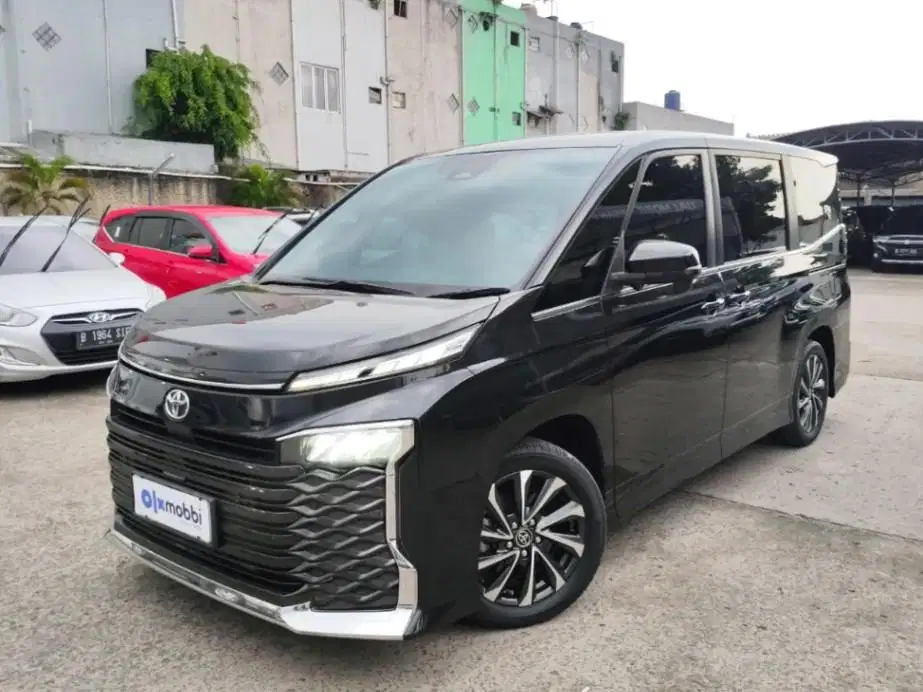 Garansi 1 Th - Toyota Voxy 2.0 Bensin AT 2023 Hitam