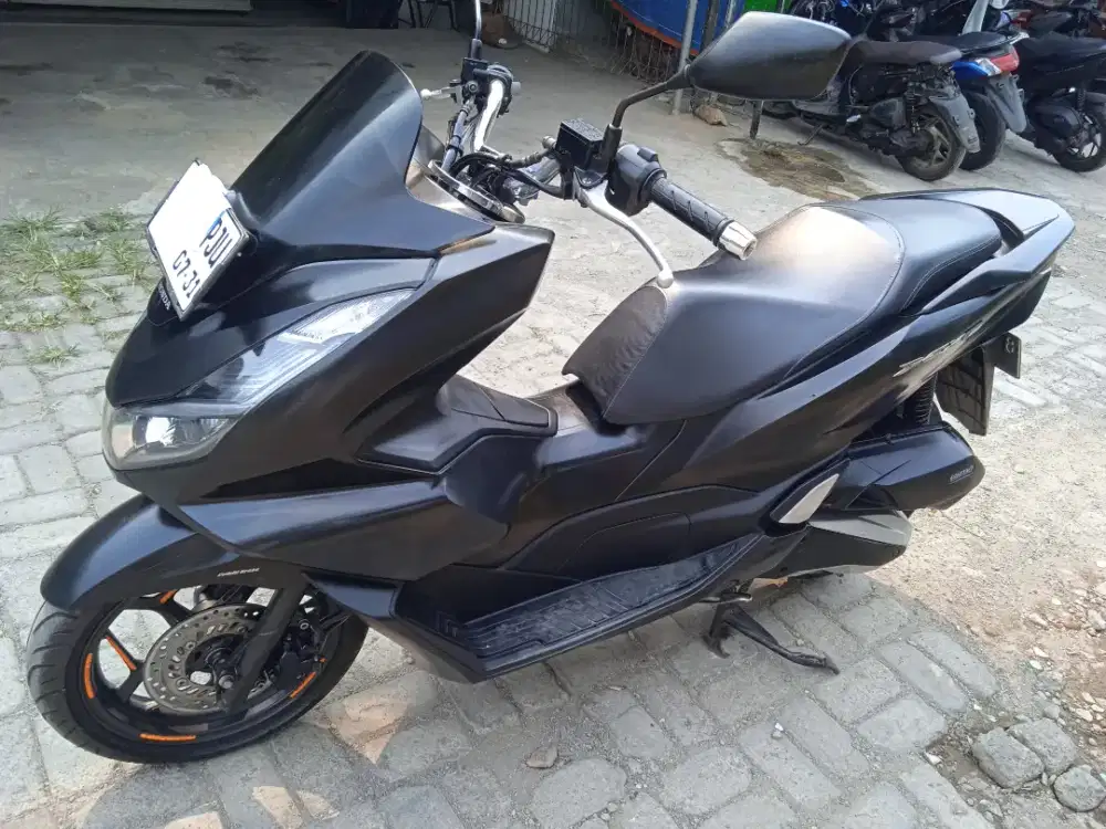 Dijual Motor PCX 160  hitam mulus ( no minus)