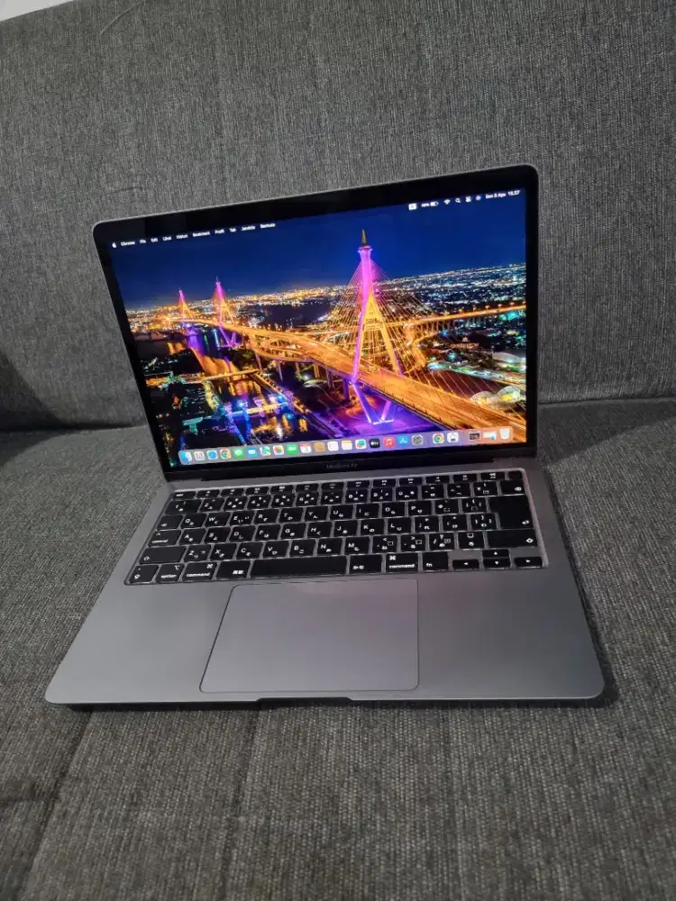 MacBook Air 13-in,2020
Keyboard Nyala
Intel Core i7
Ram 16GB
SSD 256GB