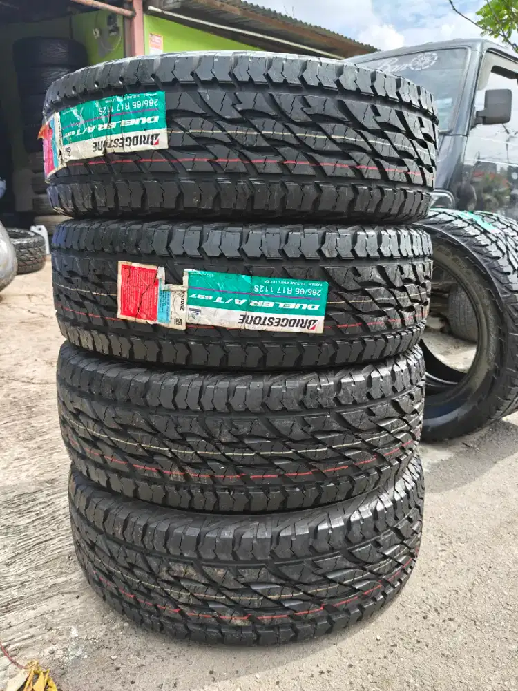 Jual ban mrek bregestone dueler A/T ukuran 265 65 R17 kond baru 4pcs.