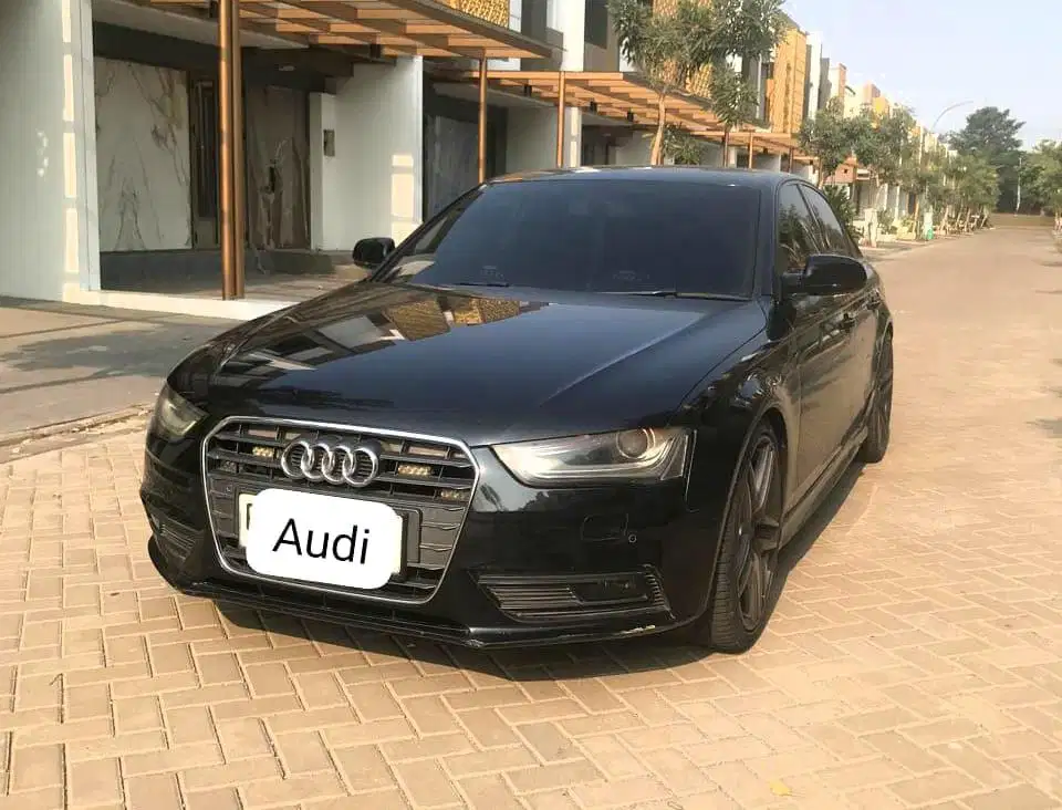 Audi A4 2012 Bensin