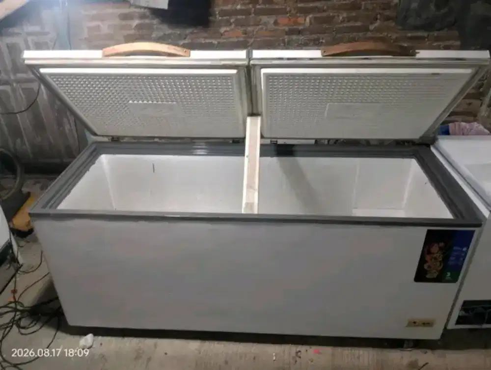 Frezer box Dan Showcase