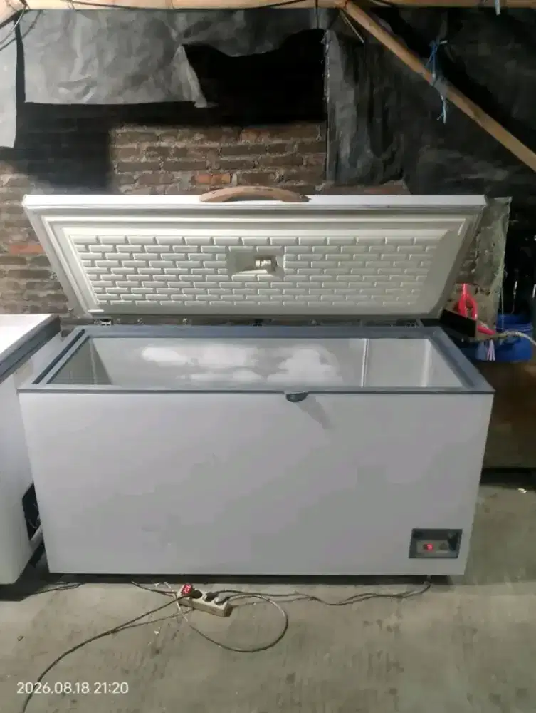 Frezer box Dan Showcase