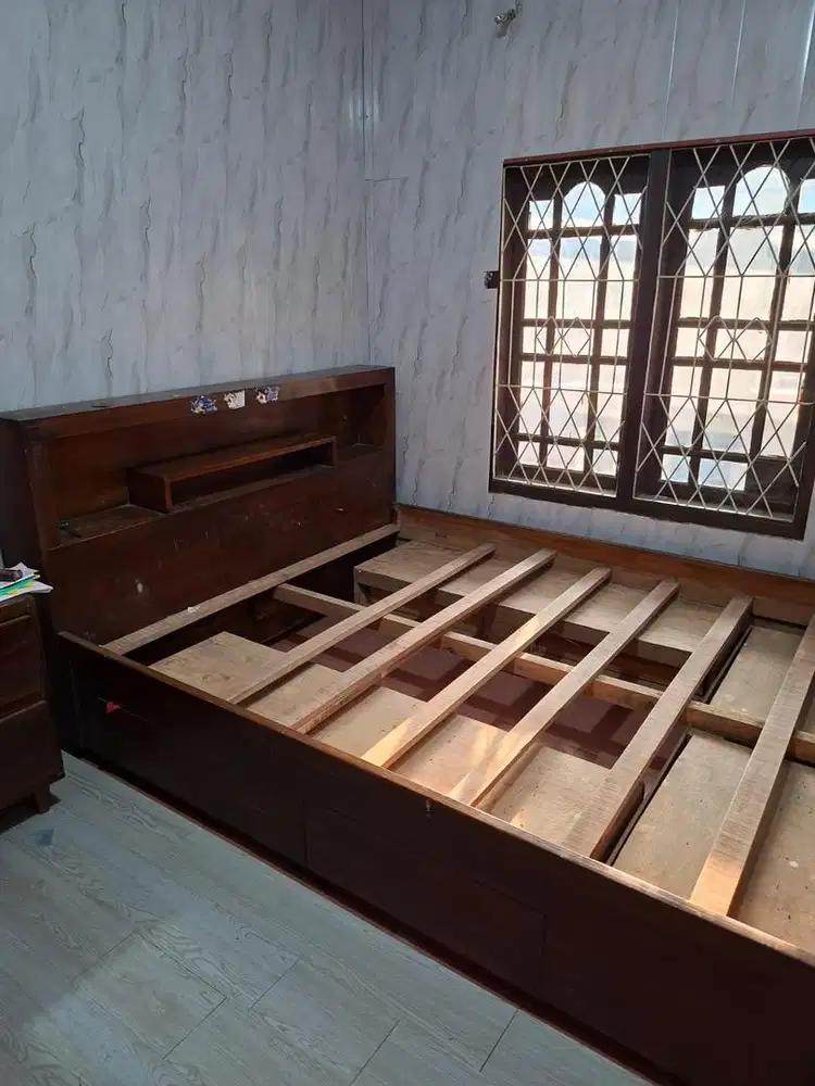 Furniture rumah tangga