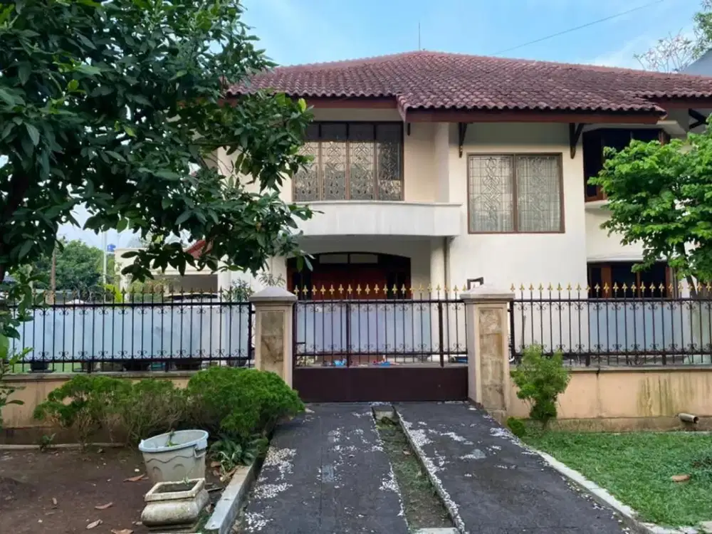Rumah Bukit Permai Cibubur Besar Nyaman Posisi Hook Strategis