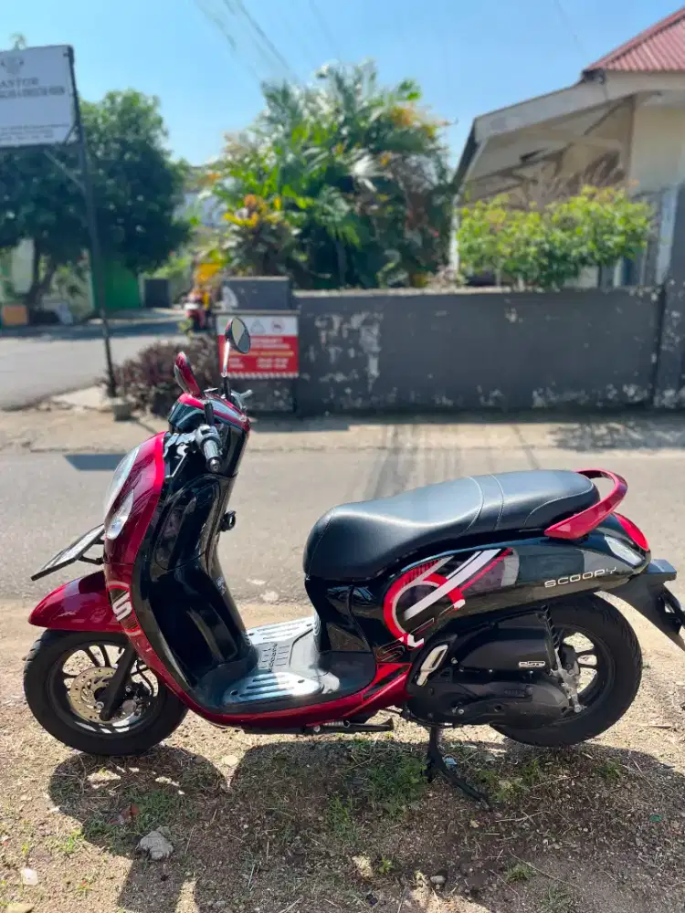 Scoopy 2024 Merah Candy