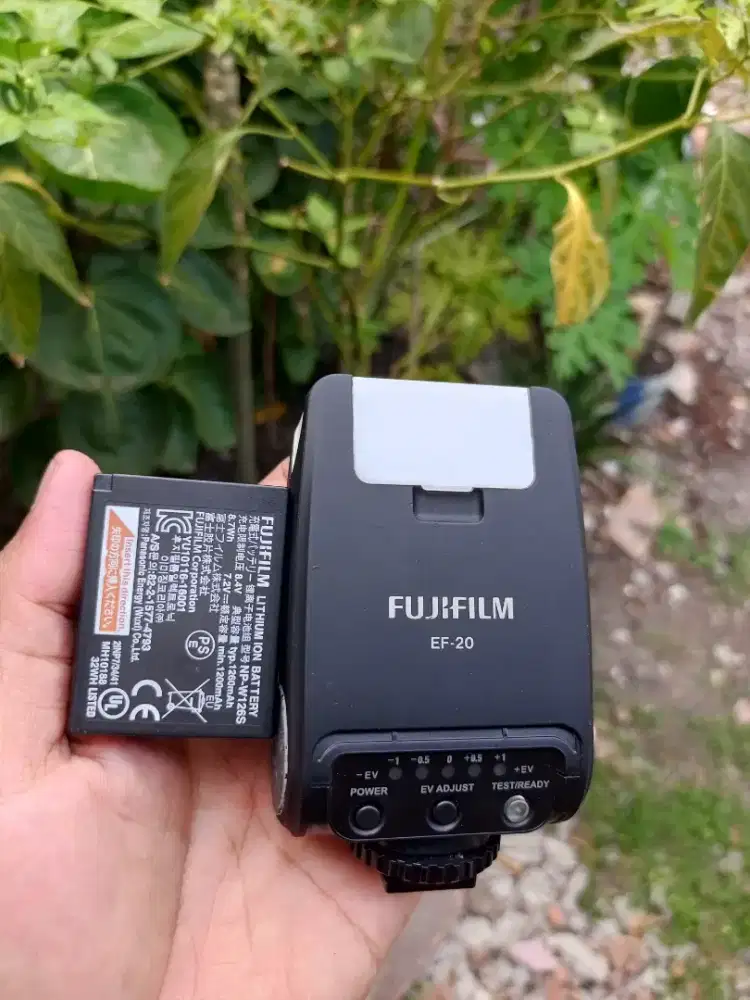 flash ef 20 + baterai fuji npw126s
