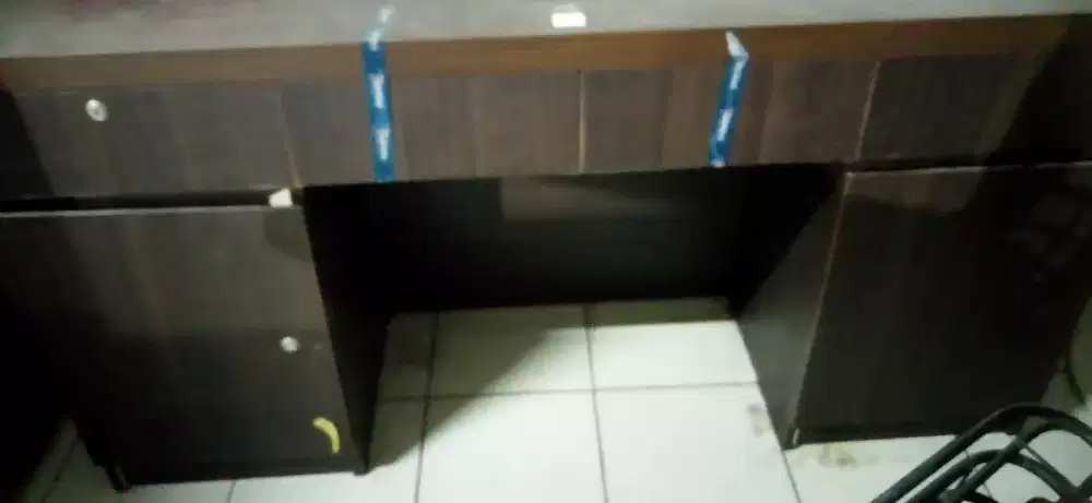 Di jual meja kayu asli ( solid )