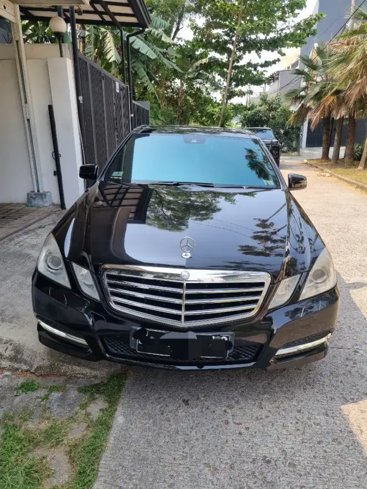 Mercedes Benz E300 Avangarde tahun 2011