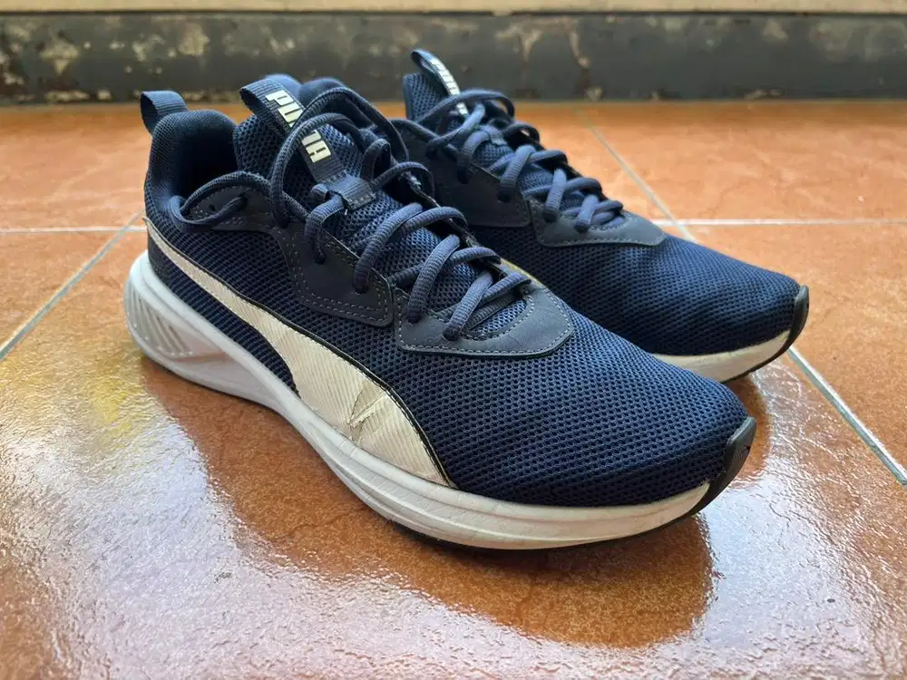 Sepatu Running Puma