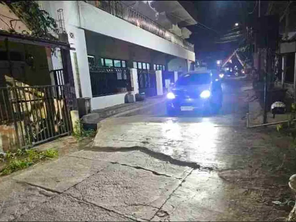 tanah murah bagus buat kos di jalan bunga dekat dewandaru suhat dekat apartemen dan kampus UB Brawijaya polinema. jarang ada tanah kecil dijual yang bagus buat kos