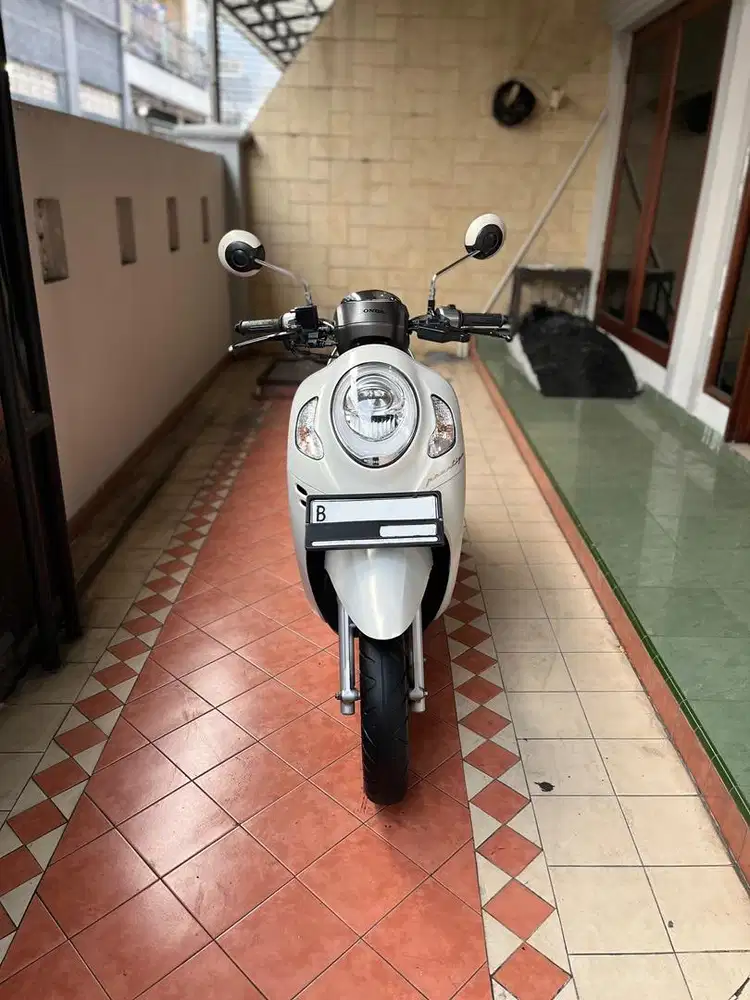 HONDA SCOOPY PRESTIGE CBS ISS KEYLESS TAHUN 2024 B-DKI TIPE TERTINGGI