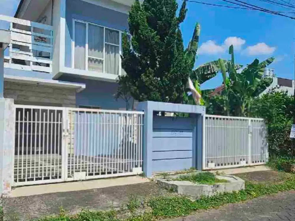 rumah cakep 2 lt lokasi bagus di jl bunga bunga dekat dewandaru suhat dekat apartemen dan kampus UB Brawijaya serta polinema, kondisi bagus siap huni jalan lebar